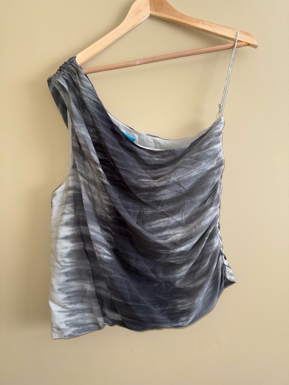 Olivia & Grace NWT Grey One Shoulder Blouse Size L draped Silk Elegant Chic $272